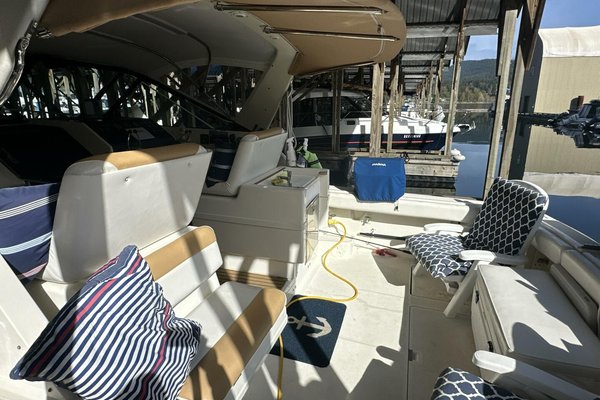 1988 Tiara Yachts 3300 Open
