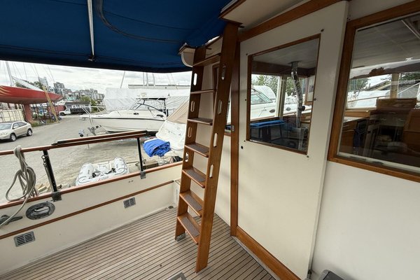1974 Grand Banks 32