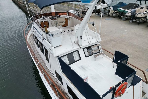 1988 Ocean Alexander 40 Tri Cabin