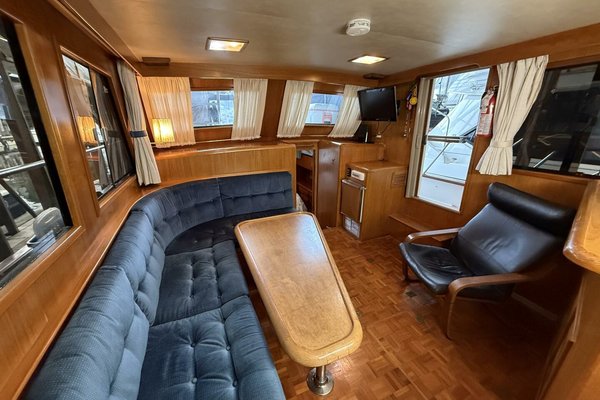 1988 Ocean Alexander 40 Tri Cabin