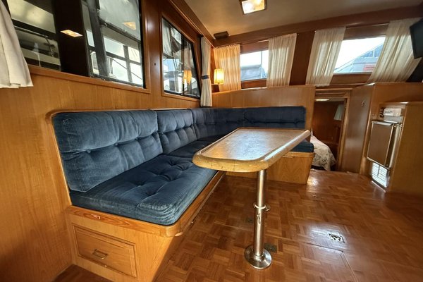 1988 Ocean Alexander 40 Tri Cabin