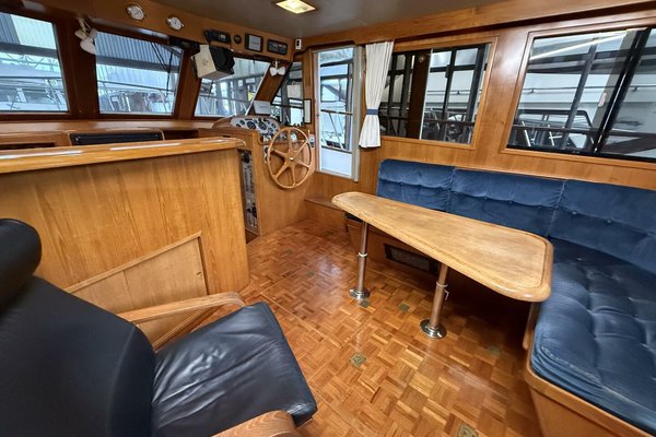 1988 Ocean Alexander 40 Tri Cabin