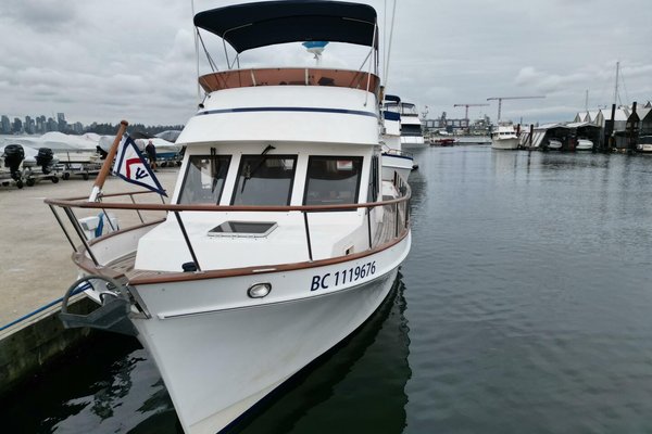 1988 Ocean Alexander 40 Tri Cabin