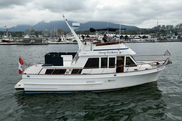 1988 Ocean Alexander 40 Tri Cabin