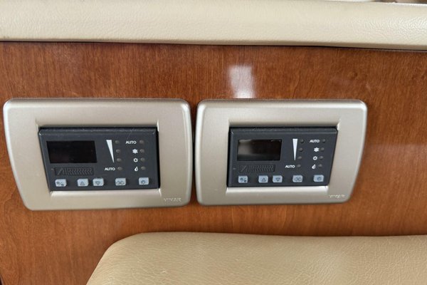 2006 Meridian 411 Sedan Bridge