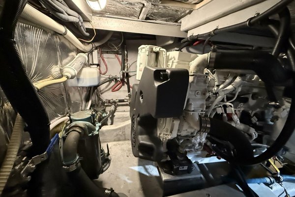 2006 Meridian 411 Sedan Bridge