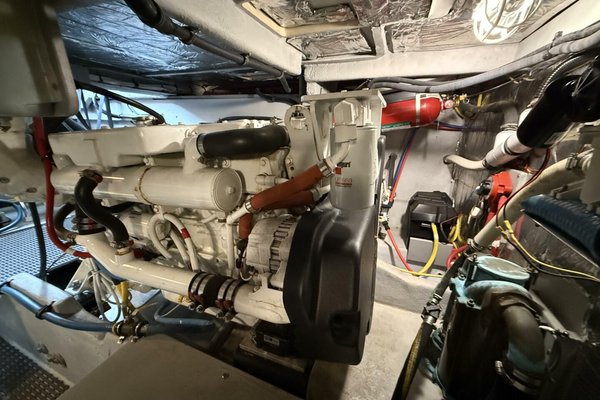 2006 Meridian 411 Sedan Bridge