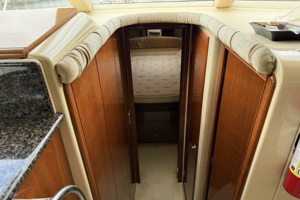 2006 Meridian 411 Sedan Bridge
