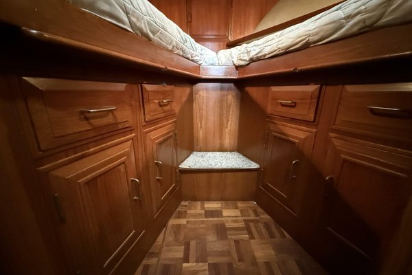 1988 Ocean Alexander 40 Tri Cabin