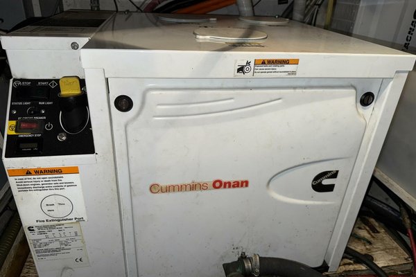 1988 Ocean Alexander 40 Tri Cabin