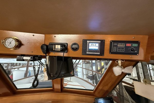 1988 Ocean Alexander 40 Tri Cabin