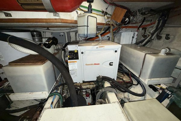 1988 Ocean Alexander 40 Tri Cabin