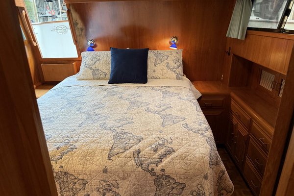 1988 Ocean Alexander 40 Tri Cabin