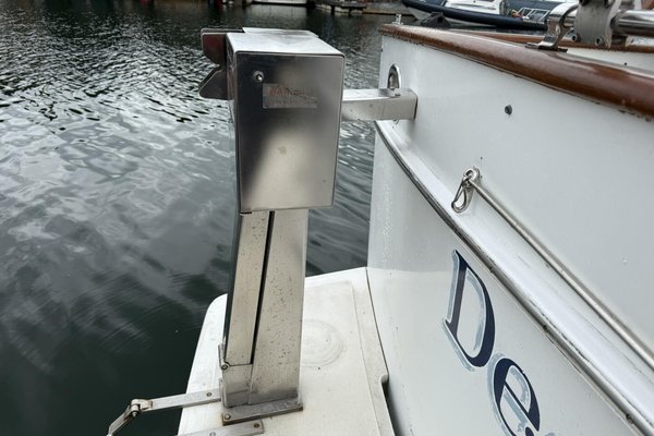 1988 Ocean Alexander 40 Tri Cabin