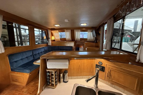 1988 Ocean Alexander 40 Tri Cabin