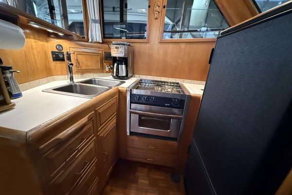 1988 Ocean Alexander 40 Tri Cabin