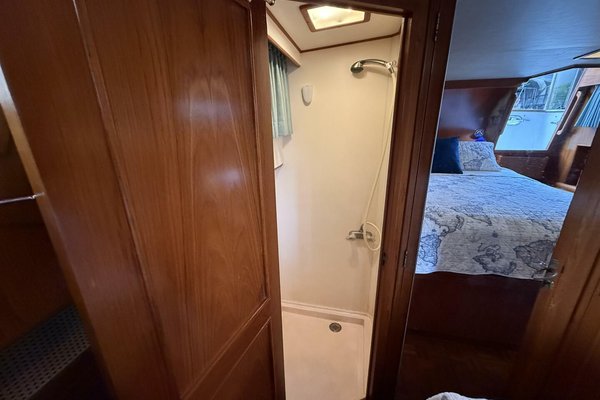 1988 Ocean Alexander 40 Tri Cabin