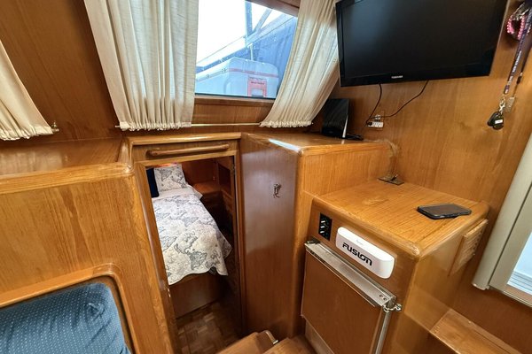 1988 Ocean Alexander 40 Tri Cabin