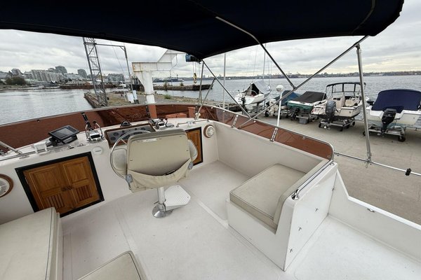 1988 Ocean Alexander 40 Tri Cabin