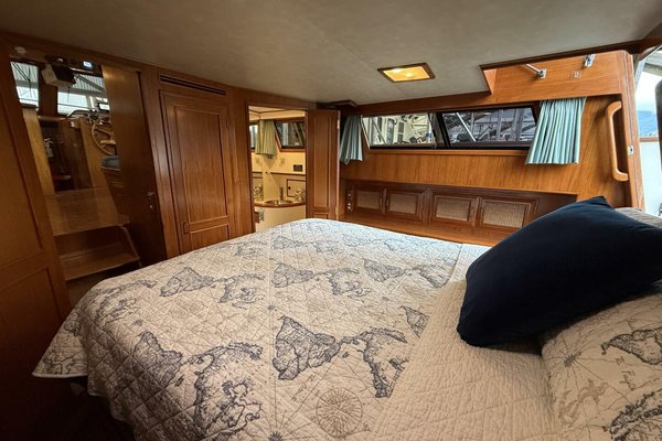 1988 Ocean Alexander 40 Tri Cabin