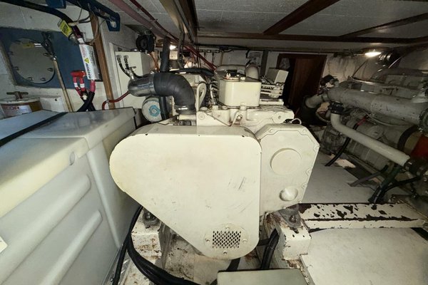 1988 Ocean Alexander 40 Tri Cabin