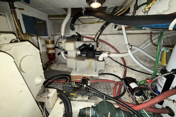1988 Ocean Alexander 40 Tri Cabin