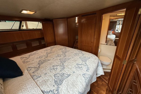 1988 Ocean Alexander 40 Tri Cabin
