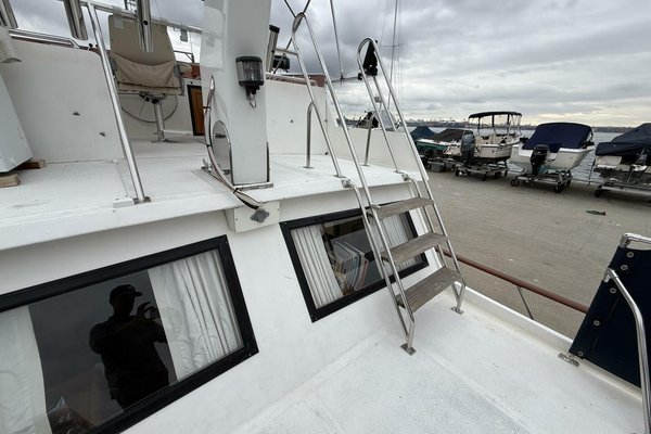 1988 Ocean Alexander 40 Tri Cabin