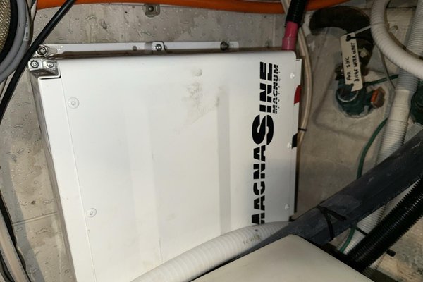1988 Ocean Alexander 40 Tri Cabin