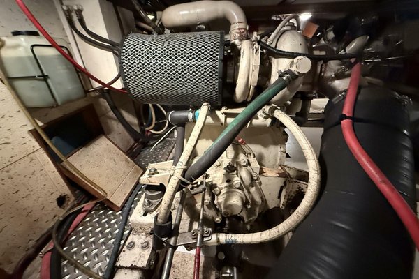1988 Ocean Alexander 40 Tri Cabin