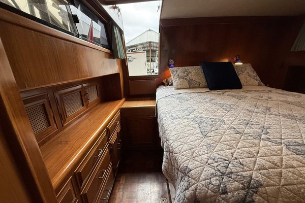 1988 Ocean Alexander 40 Tri Cabin