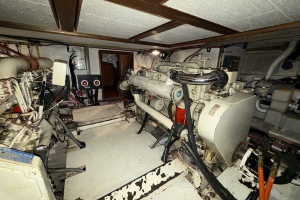 1988 Ocean Alexander 40 Tri Cabin