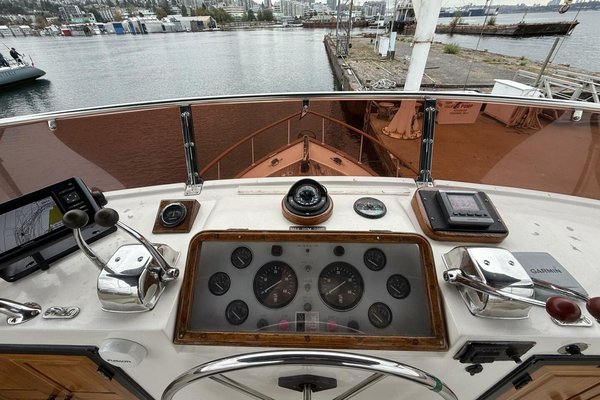 1988 Ocean Alexander 40 Tri Cabin