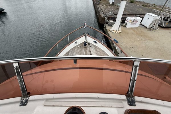 1988 Ocean Alexander 40 Tri Cabin