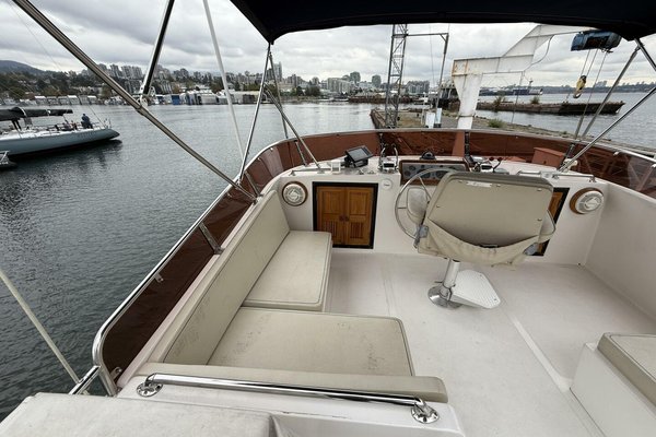 1988 Ocean Alexander 40 Tri Cabin