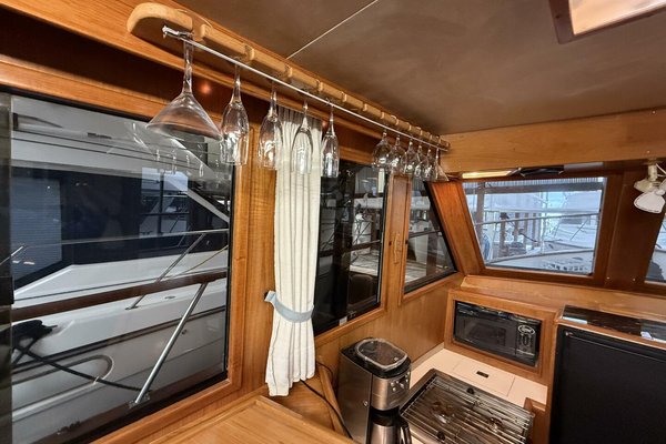 1988 Ocean Alexander 40 Tri Cabin