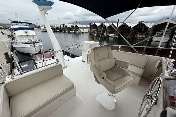 1988 Ocean Alexander 40 Tri Cabin