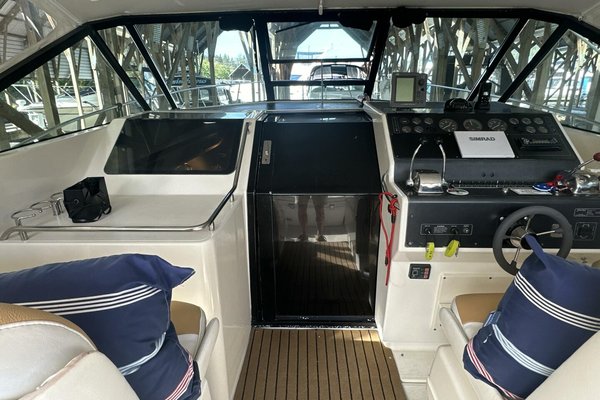 1988 Tiara Yachts 3300 Open