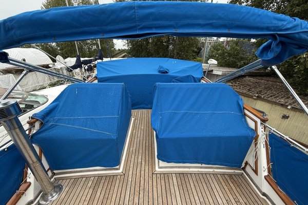 1974 Grand Banks 32