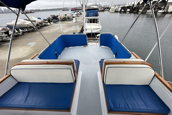 1974 Grand Banks 