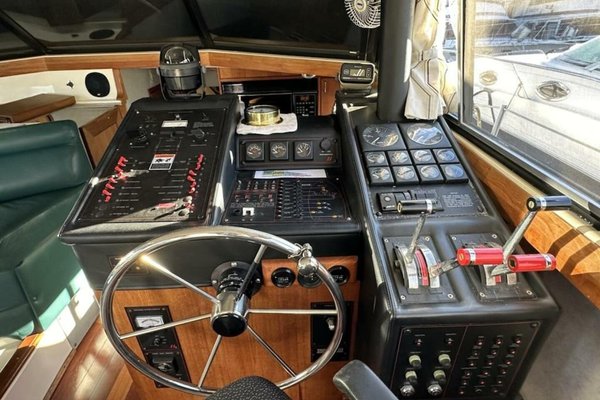 1991 Bayliner 3888