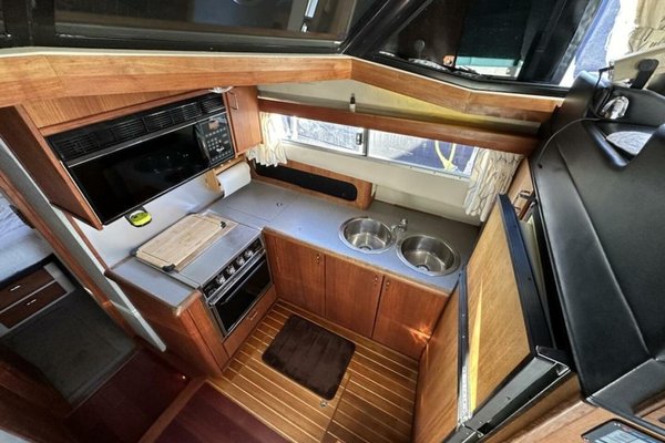 1991 Bayliner 3888