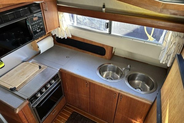 1991 Bayliner 3888