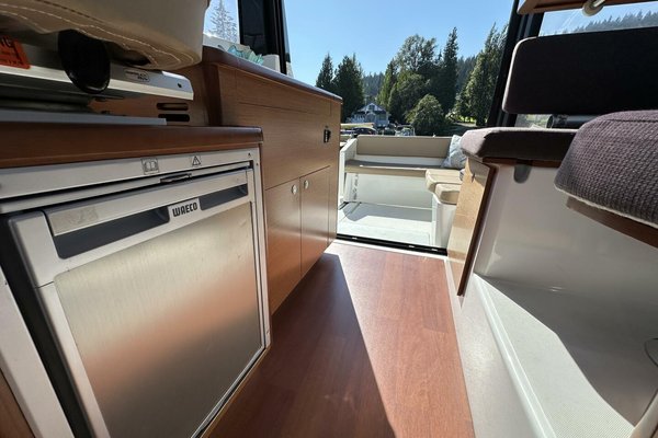 2014 Jeanneau 855 Merry Fisher