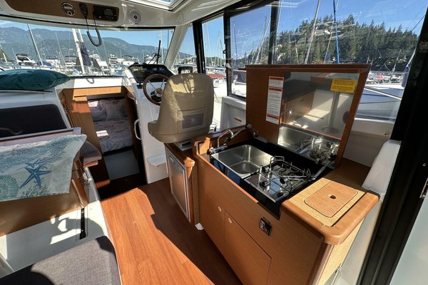 2014 Jeanneau 855 Merry Fisher