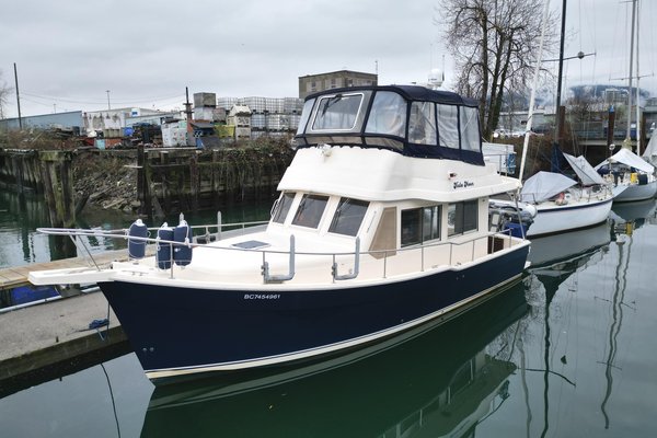 2006 Mainship 34 Trawler