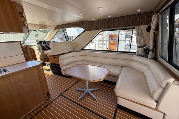 1998 Bayliner 3788 Command Bridge Motoryacht