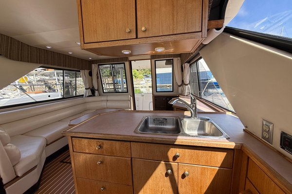 1998 Bayliner 3788 Command Bridge Motoryacht