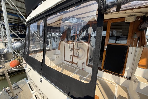 1990 Bayliner 3888