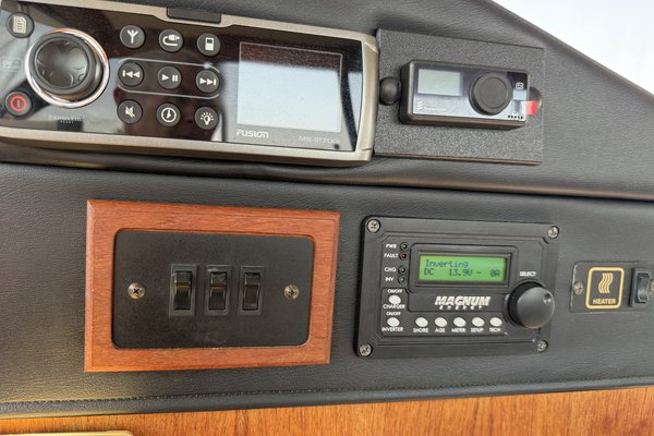 1990 Bayliner 3888